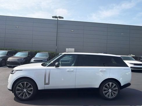 Used 2025 Land Rover Range Rover Long Wheelbase Autobiography AWD/4WD image 2