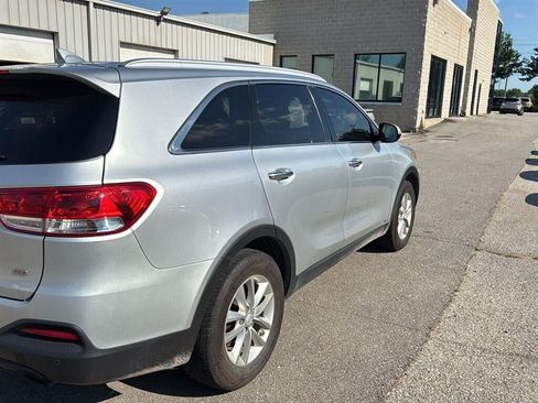 Used 2017 Kia Sorento AWD w/ LX Convenience Package image 3