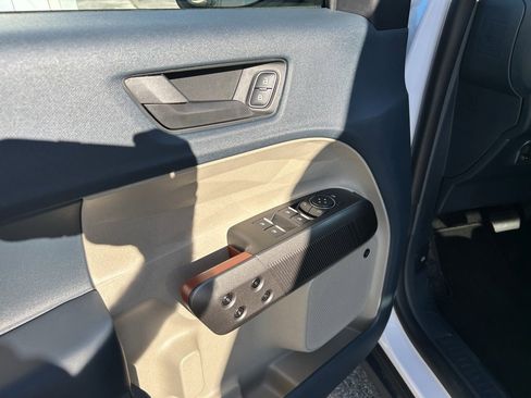 Used 2025 Ford Maverick Lariat w/ 4K Tow Package image 7