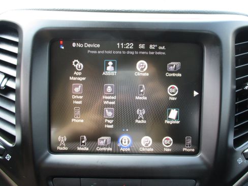 Used 2018 Jeep Cherokee Latitude FWD image 18
