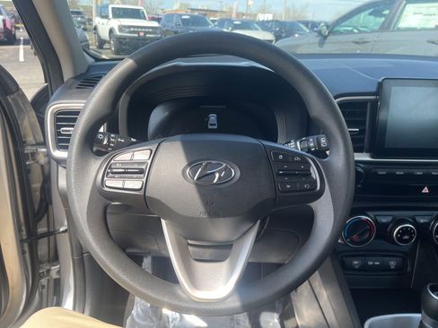 Used 2023 Hyundai Venue SE w/ Cargo Package image 16
