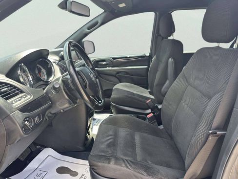 Used 2020 Dodge Grand Caravan SE FWD image 9