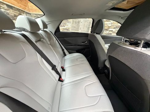 Certified 2025 Hyundai Elantra Limited w/ Cargo Package image 31