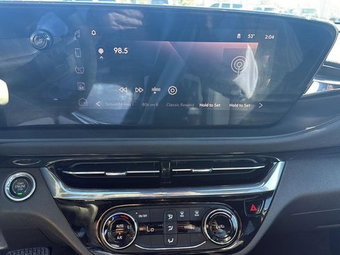 Used 2024 Buick Envista Sport Touring image 4