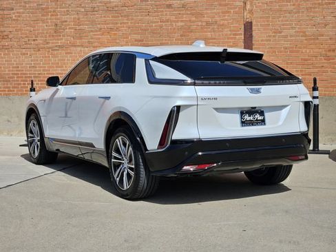 Used 2024 Cadillac Lyriq Luxury w/ LPO, Floor Liner Package AWD/4WD image 6