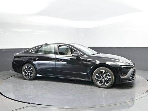 Used 2025 Hyundai Sonata SEL FWD image 3