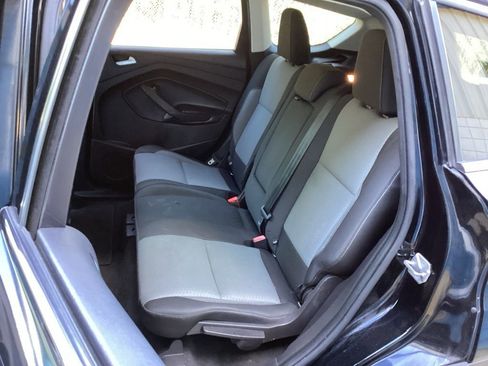 Used 2017 Ford Escape SE image 38