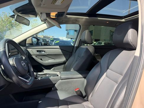 Used 2024 Nissan Rogue SV w/ SV Premium Package image 12