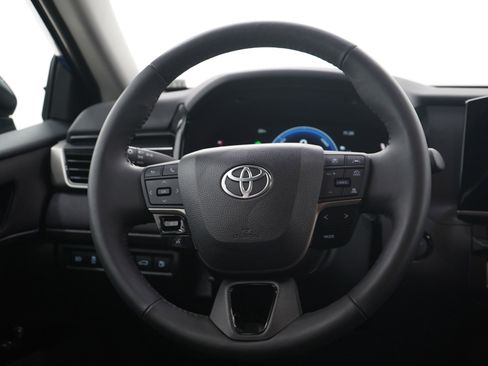 Used 2025 Toyota Camry LE image 14