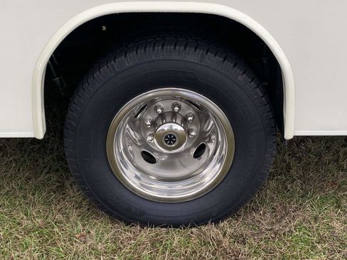 Used 2016 Ford E-450 and Econoline 450 Super Duty w/ Motorhome Prep Package image 8