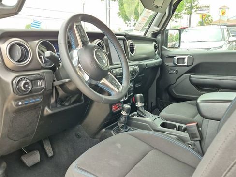 Used 2023 Jeep Wrangler Unlimited Rubicon 4xe w/ Cold Weather Group AWD/4WD image 38