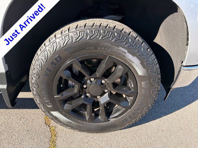 Used 2022 Chevrolet Silverado 1500 LT AWD/4WD image 25