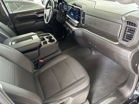 Used 2025 Chevrolet Silverado 2500 LT w/ Convenience Package image 37