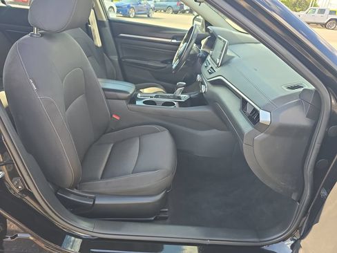 Used 2021 Nissan Altima 2.5 SV w/ SV Premium Package AWD/4WD image 18