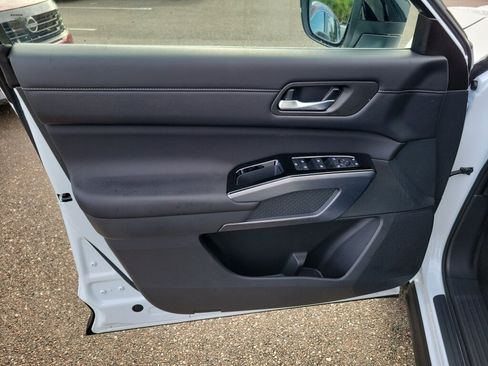 New 2026 Nissan Pathfinder SL FWD image 16