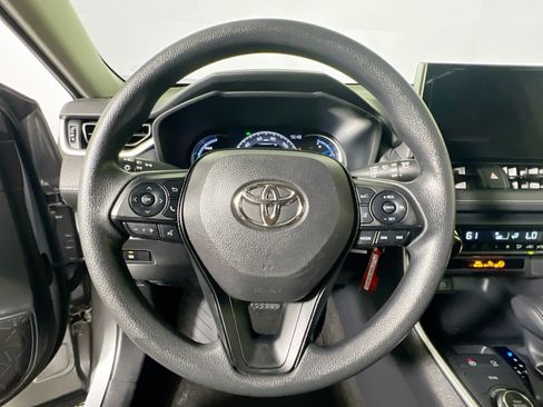 Used 2023 Toyota RAV4 LE AWD/4WD image 17