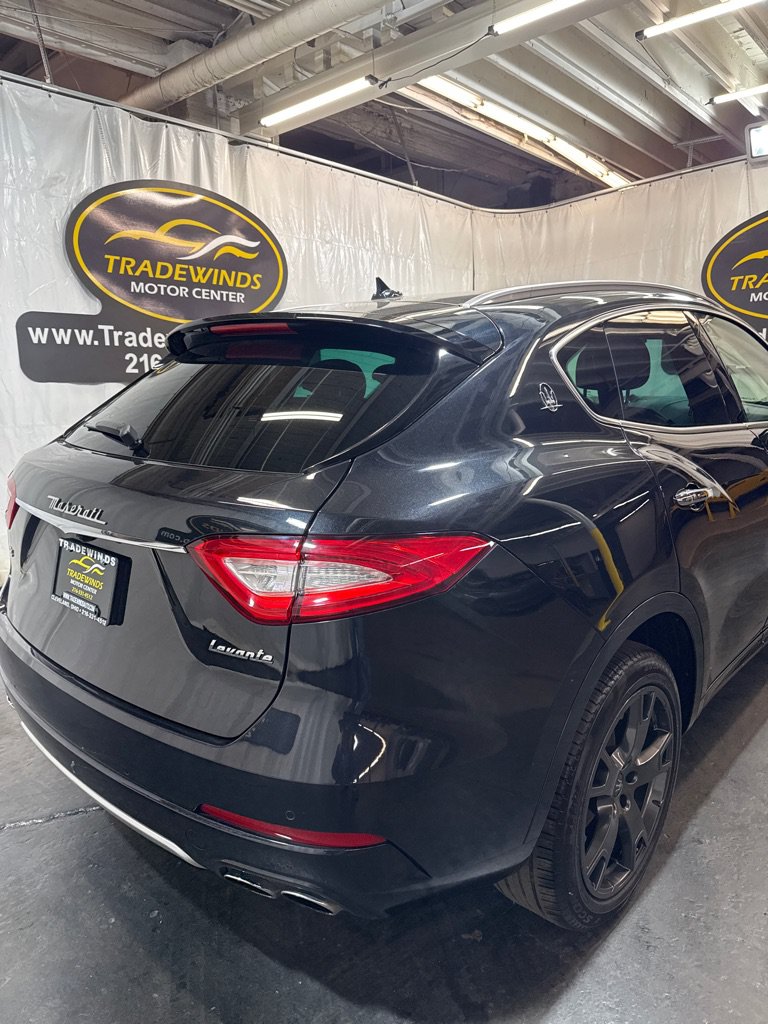 Used 2018 Maserati Levante GranLusso AWD/4WD image 6