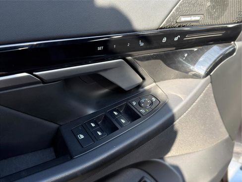 Used 2024 BMW 530i xDrive w/ Premium Package image 8