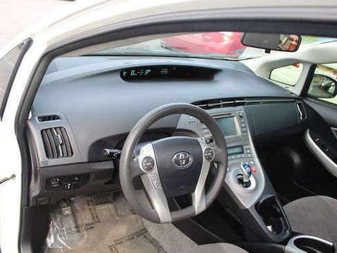Used 2013 Toyota Prius Three image 18