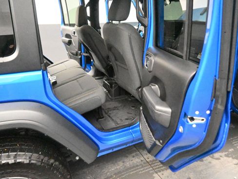 Used 2025 Jeep Wrangler Sport S image 22