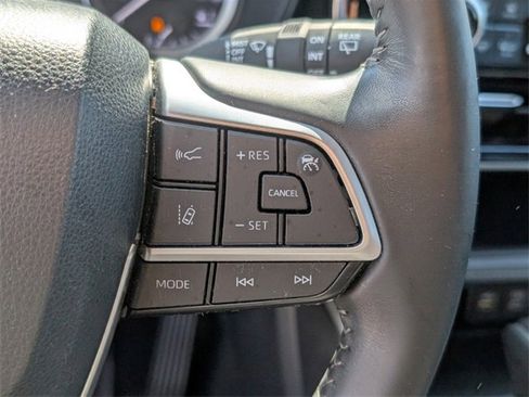 Used 2024 Toyota Highlander LE image 29