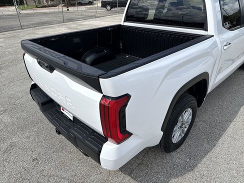 Certified 2026 Toyota Tundra SR5 w/ SR5 Premium Package AWD/4WD image 21