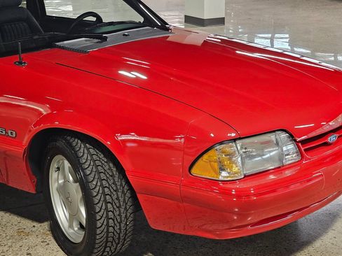 Used 1988 Ford Mustang LX image 2