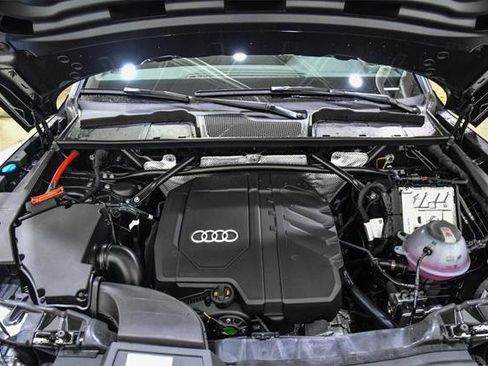 Certified 2025 Audi Q5 2.0T Premium w/ Convenience Plus Package image 17