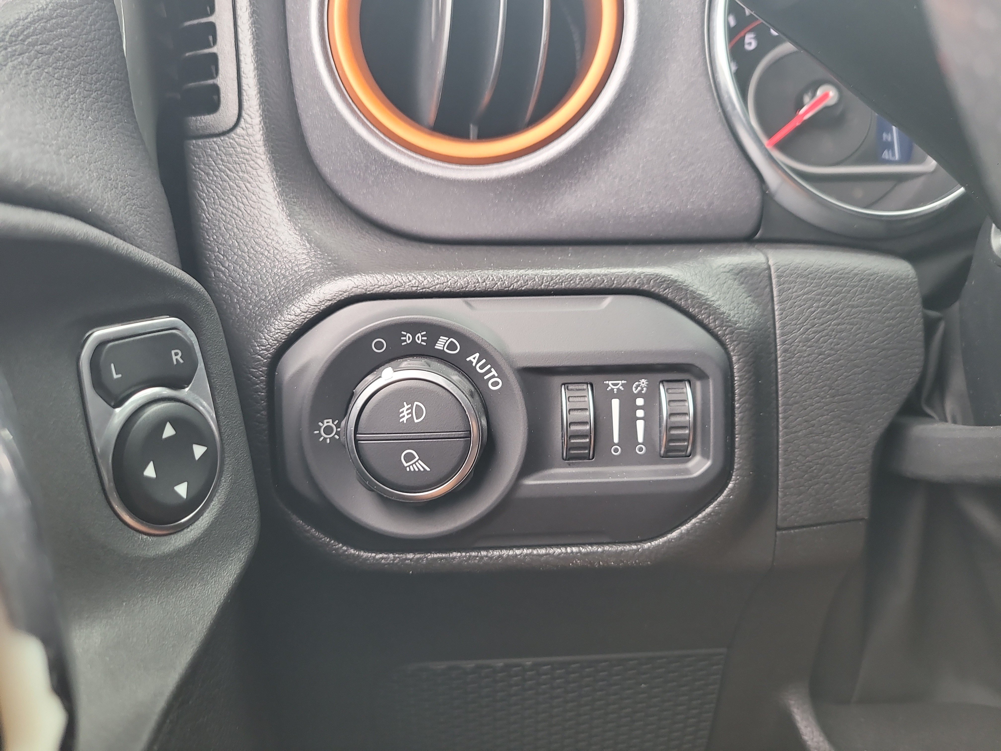 Used 2022 Jeep Gladiator Mojave AWD/4WD image 34