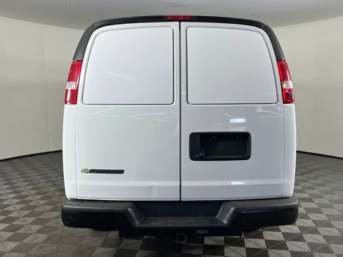 Used 2017 Chevrolet Express 2500 image 7