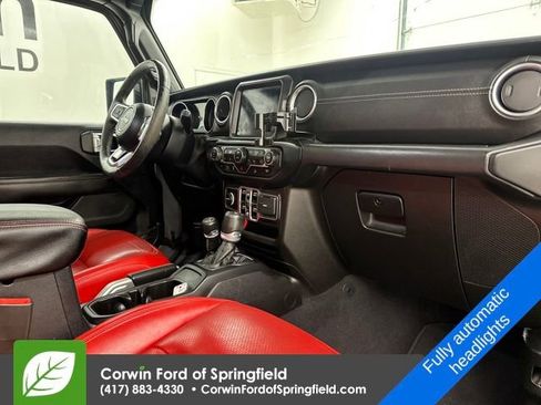 Used 2019 Jeep Wrangler Unlimited Sahara w/ Uconnect 4C Nav & Sound Group image 12