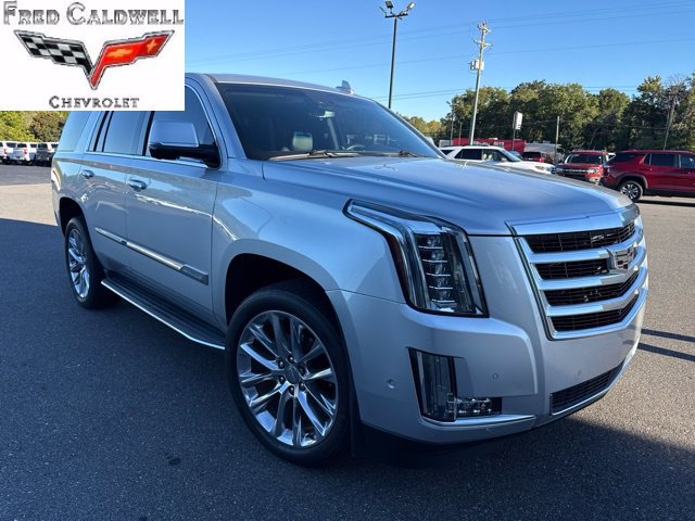 Used 2017 Cadillac Escalade Luxury AWD/4WD image 1