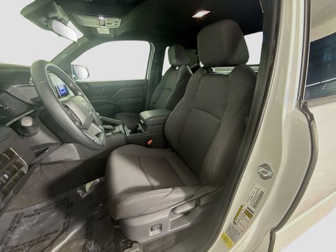 Used 2025 Toyota Tacoma SR image 22