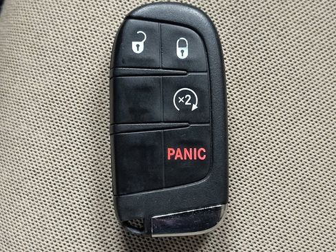 Used 2020 Jeep Renegade Latitude w/ Popular Equipment Group FWD image 32