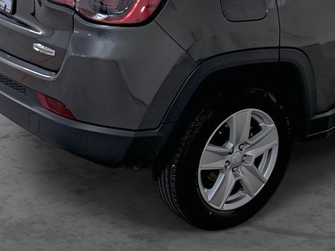 Used 2022 Jeep Compass Latitude w/ Sun and Sound Group AWD/4WD image 12