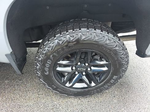 Used 2025 Chevrolet Silverado 1500 Custom Trail Boss AWD/4WD image 10