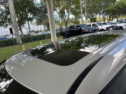 New 2025 Mitsubishi Outlander SE image 16