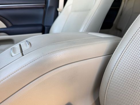 Used 2015 Toyota Highlander Limited image 15