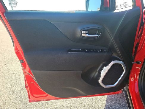 Used 2020 Jeep Renegade Latitude image 16