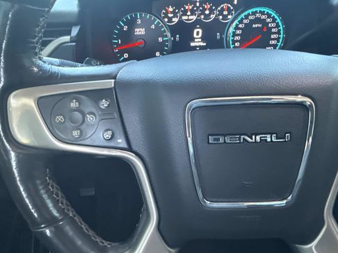 Used 2018 GMC Yukon Denali RWD image 16