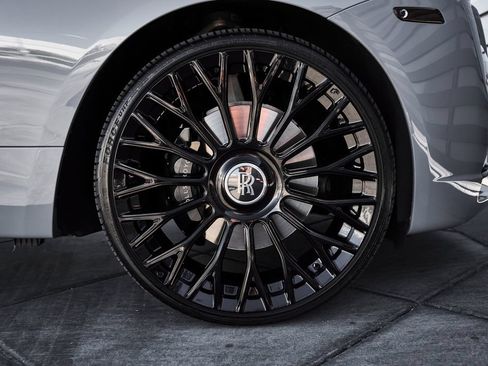 Used 2020 Rolls-Royce Wraith RWD image 21