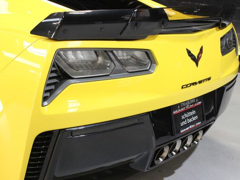 Used 2016 Chevrolet Corvette Z06 w/ 3LZ Preferred Equipment Group image 11