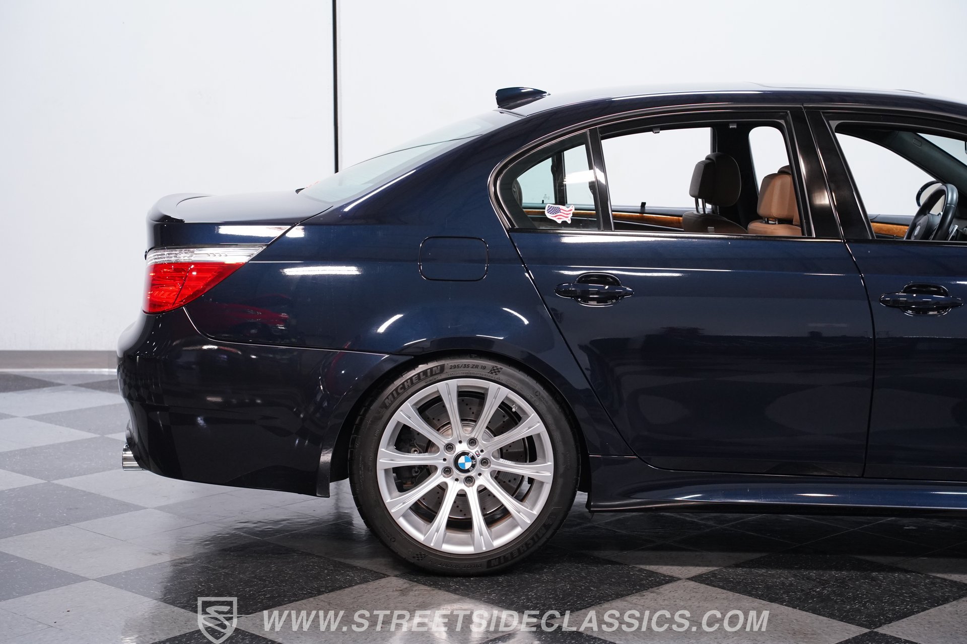 Used 2010 BMW M5 RWD image 23