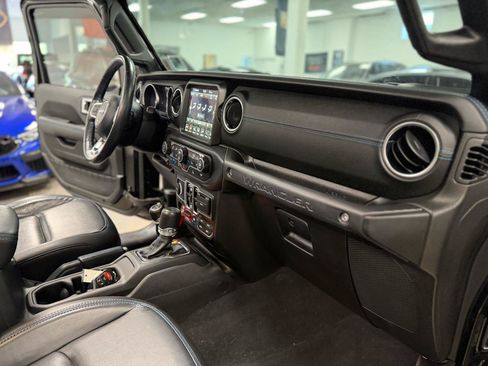 Used 2023 Jeep Wrangler Unlimited Rubicon 4xe w/ Cold Weather Group AWD/4WD image 35