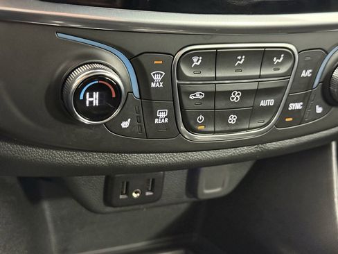 Used 2023 Chevrolet Traverse LT image 29