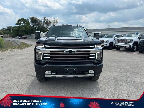 Used 2022 Chevrolet Silverado 2500 High Country w/ Technology Package AWD/4WD image 2