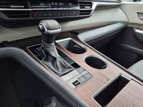 Used 2024 Toyota Sienna XLE image 21