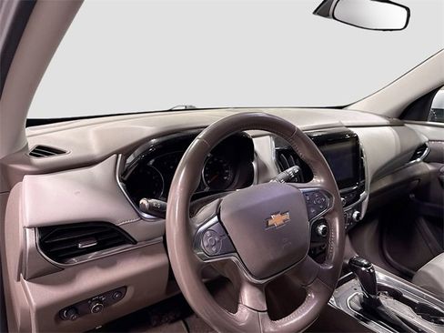 Used 2019 Chevrolet Traverse LT w/ LPO, Black Accent Package image 11