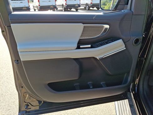 Used 2025 Ford Expedition Max Platinum w/ Driver's Package AWD/4WD image 12