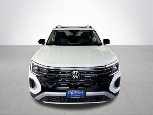 New 2026 Volkswagen Atlas Peak Edition AWD/4WD image 3